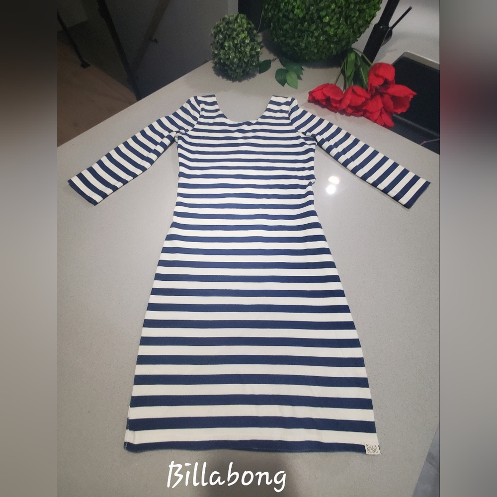 BILLABONG Belle robe rayée casual avec beau détail au dos
